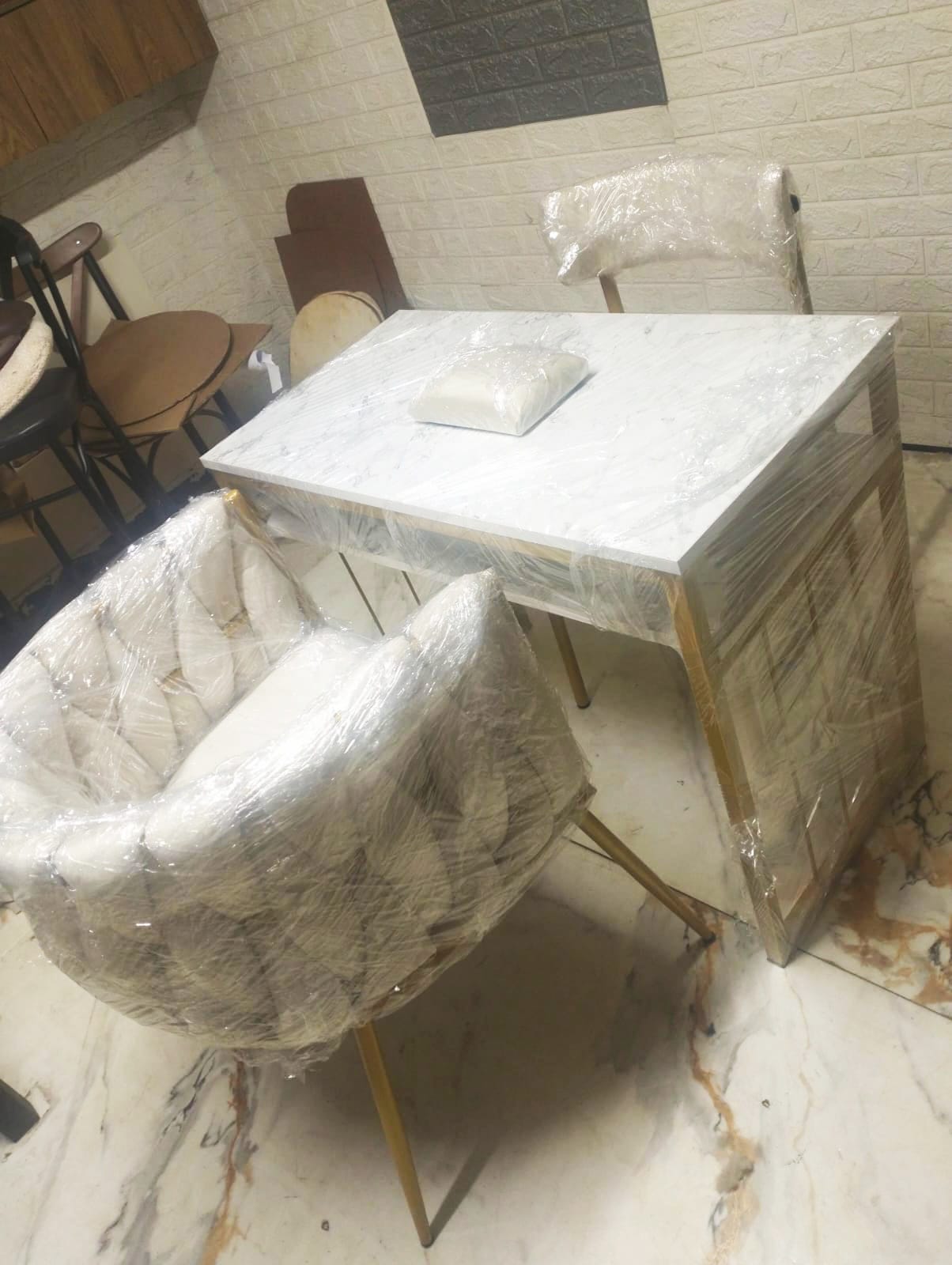 Table de Manucure Design Marbre & Or avec 2 Fauteuils